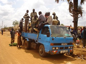 Lira---LKW-mit-Passagieren